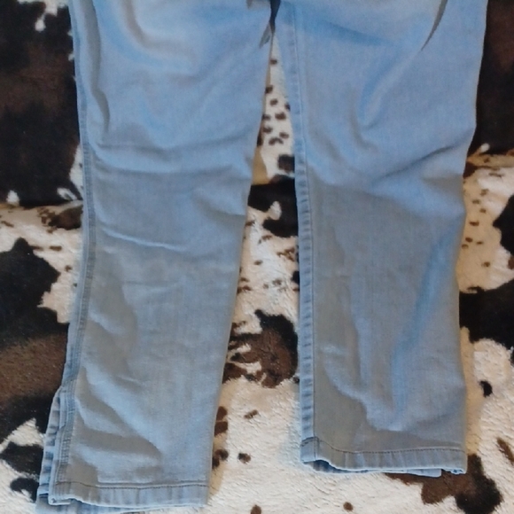 VO JEANS Blue Ankle Cropped Distressed Jeans - Picture 8 of 14